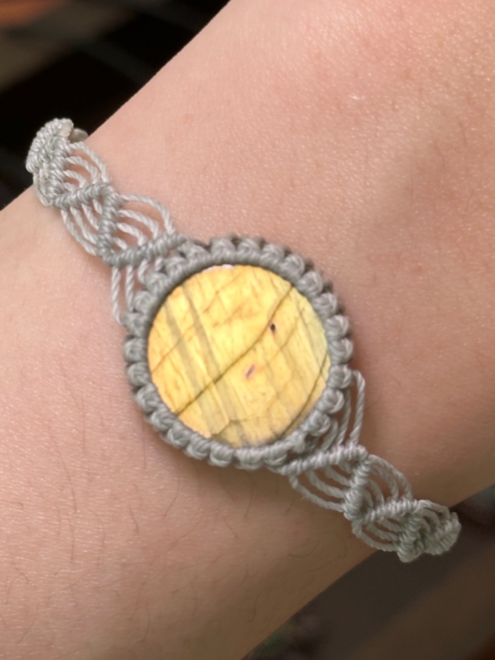 b-01 Handmade labradorite macramé bracelet